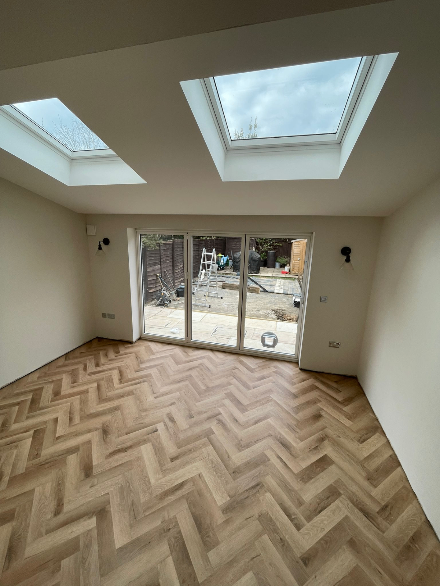 Open-plan herringbone overview